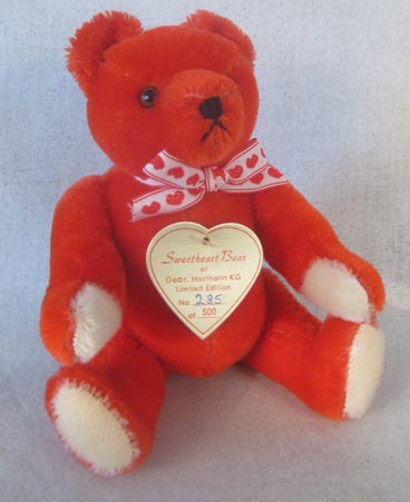 Red Sweetheart bear with heart-shaped tag