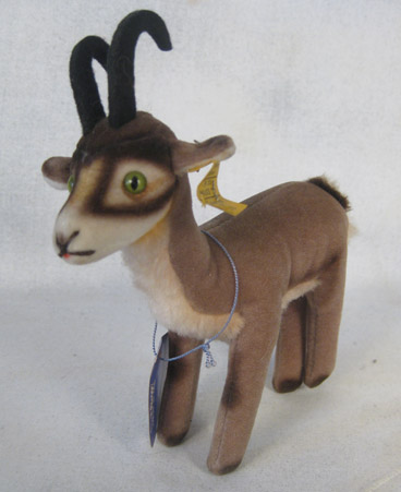 1970s 14 cm velvet chamois buck