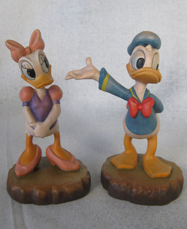 Anri 4 inch Donald & Daisy Duck handcarved wooden figures